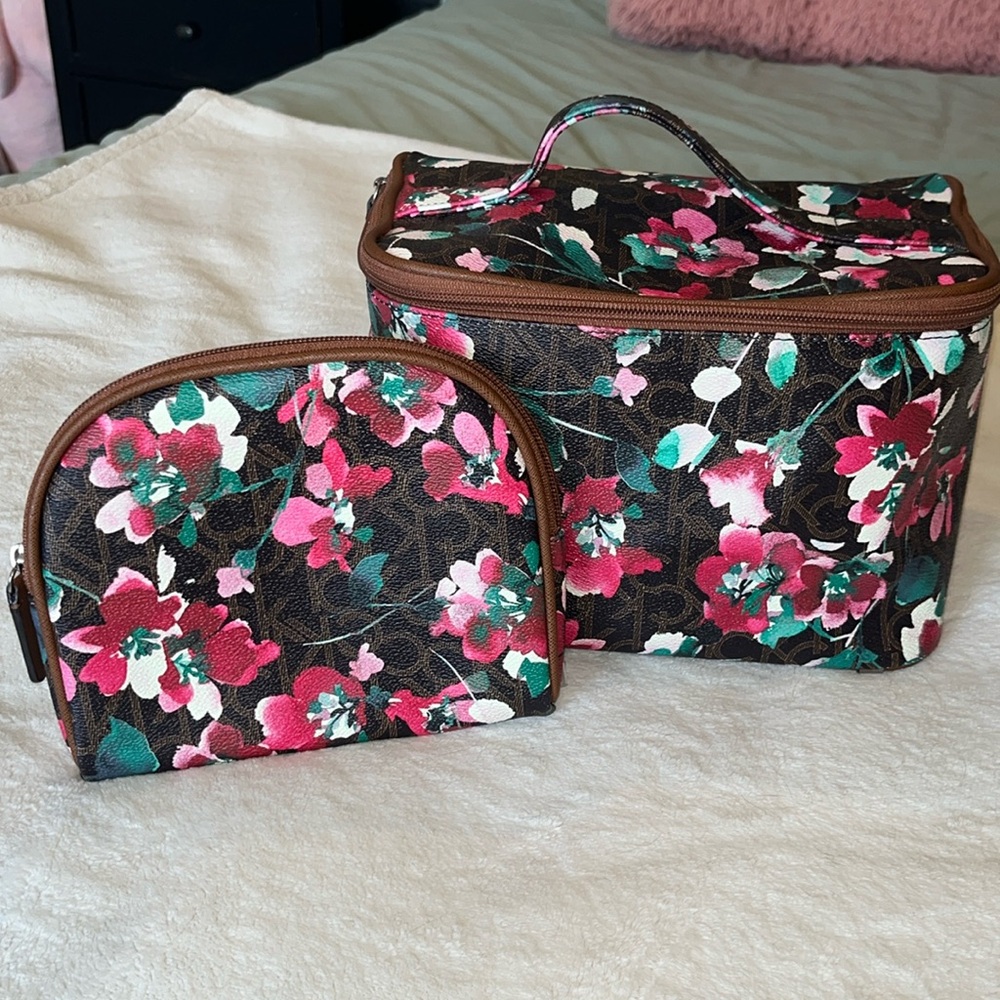 Calvin Klein Matching Toiletry & Makeup bag set!